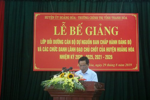 3. Äá»“ng chÃ­ TrÆ°Æ¡ng VÄƒn ÄÃ o - ThÆ°á»ng vá»¥ huyá»‡n á»§y - TrÆ°á»Ÿng ban tá»• chá»©c huyá»‡n bÃ¡o cÃ¡o káº¿t quáº£ há»c táº­p cá»§a lá»›p.JPG